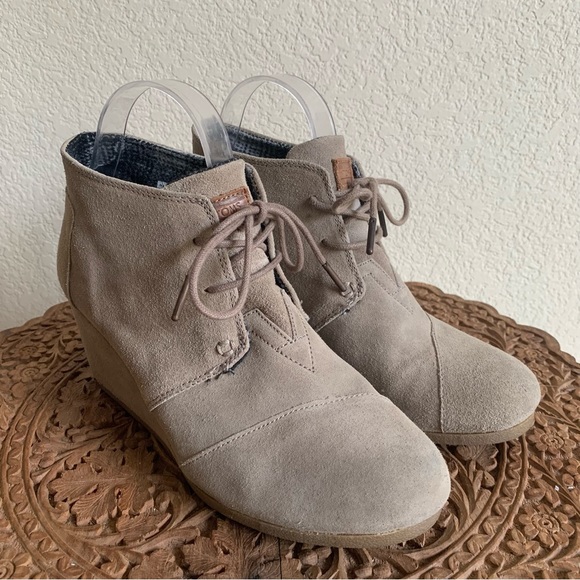 TOMS Women's Size 9 Desert Sand Beige Tan Lace Up Wedge Boots Ankle Booties - Picture 1 of 9